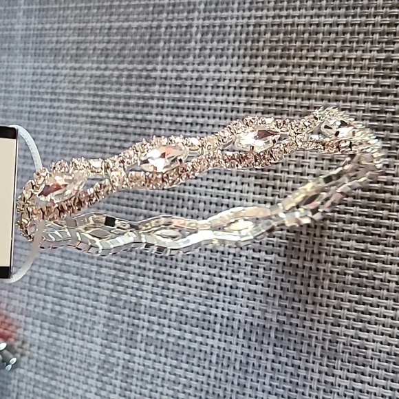 NINE WEST AND NAPIER FASHION JEWELRY EARRINGS BUNDLE OF 5 PIECES - Picture 5 of 11